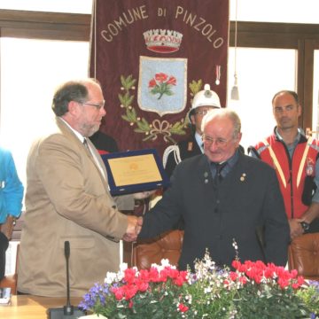 Consegna targa a Tim Cochrane